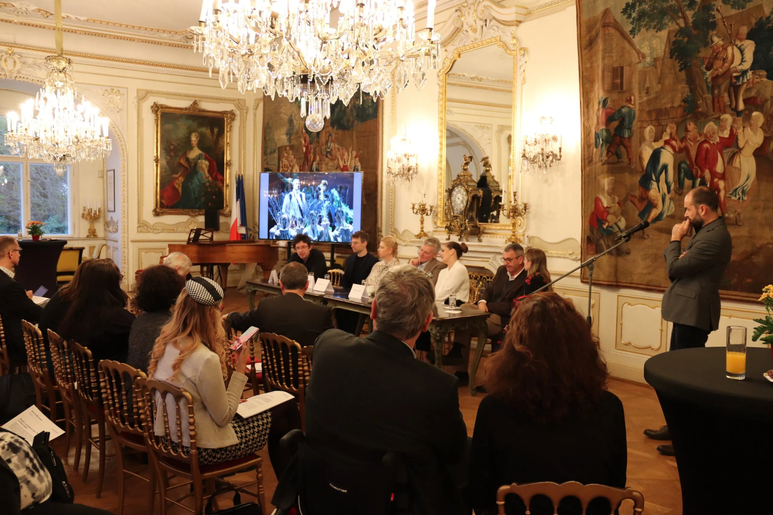 Tlumočení tiskových konferencí