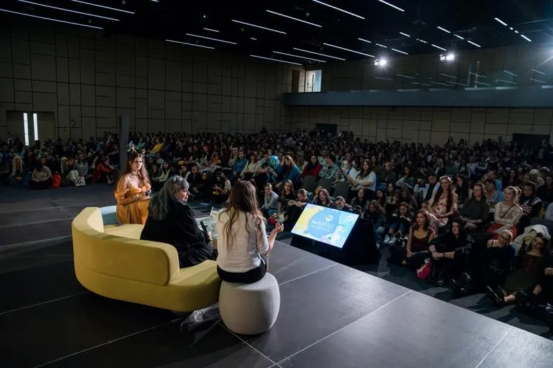 Pódiové eventové tlumočení